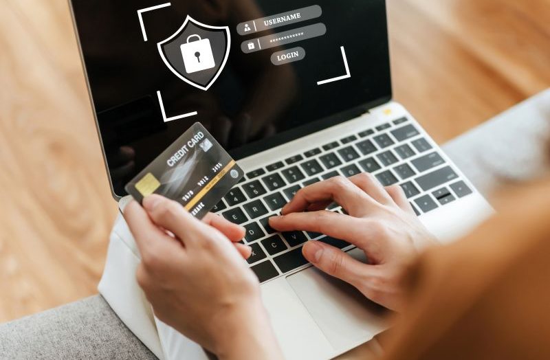 Zabezpieczenie danych klientów i płatności online w sklepie internetowym: Jak to zrobić?