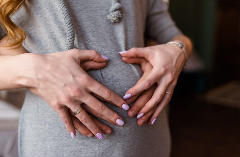 Bezpieczeństwo manicure hybrydowego w czasie ciąży