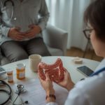 Aktywność wspomagająca osoby z IBS — ćwiczenia bezpieczne dla jelita drażliwego